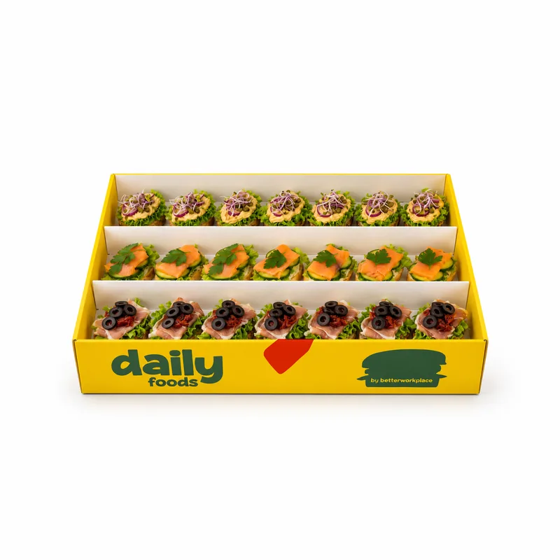 Pakiet mini kanapek FINGER BOX nr 3 — bagietki z pastą jajeczną, łososiem i prosciutto